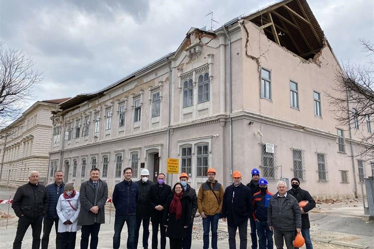 Mađarska za obnovu škole u Petrinji